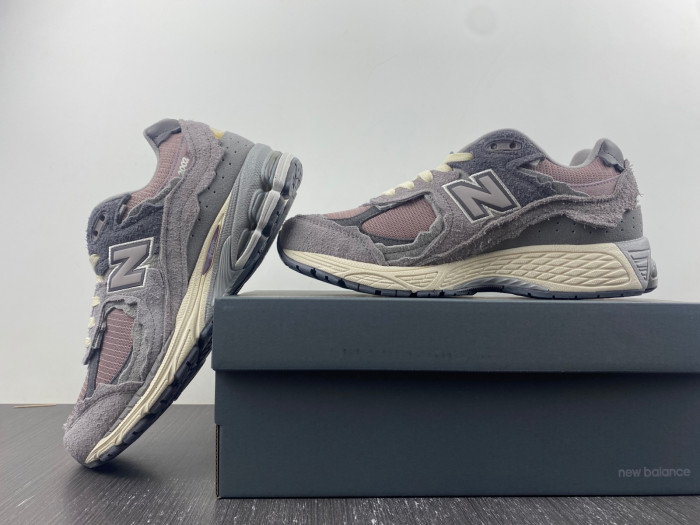 new balance 2002r