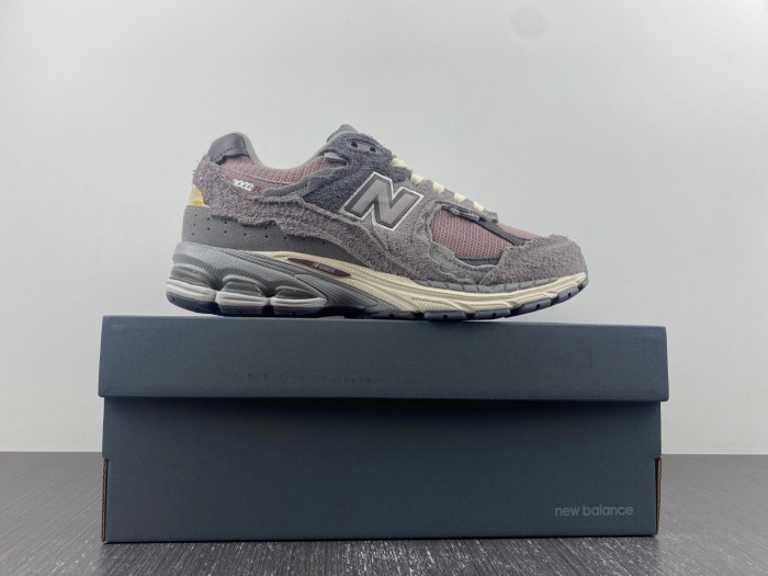 new balance 2002r