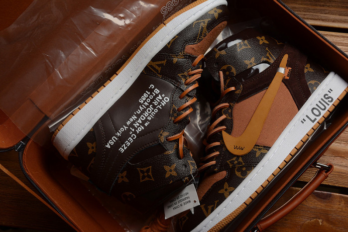 nike air jordan 1s(with case) aq0818-158